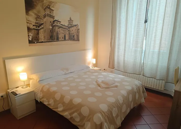 Downtown - Camere In Centro Ferrara